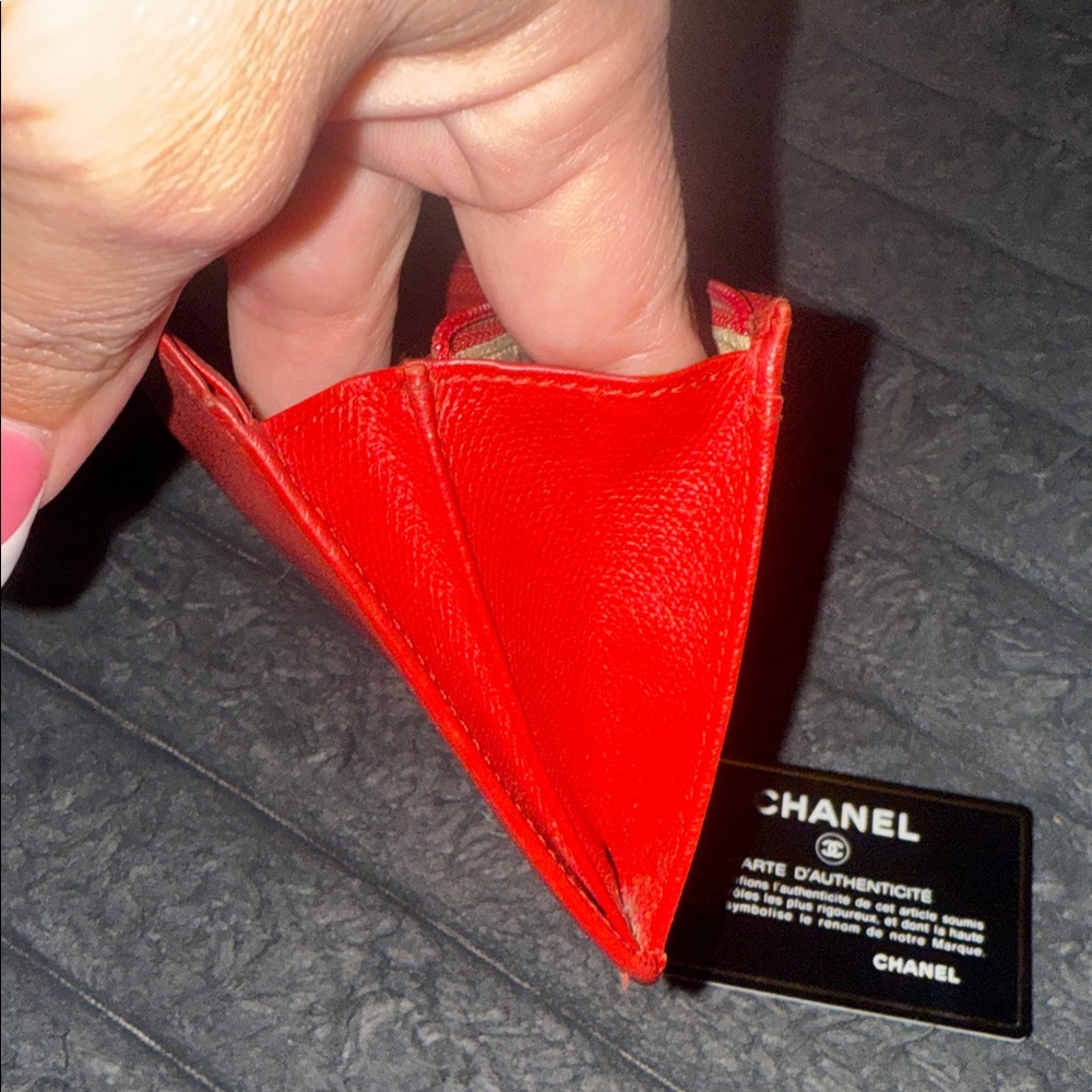 CHANEL Red Wallet - Picture 8 of 9